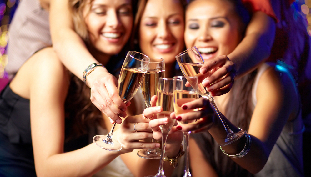 Hen weekend package deal in Paris, Champagne Cruise Chicks